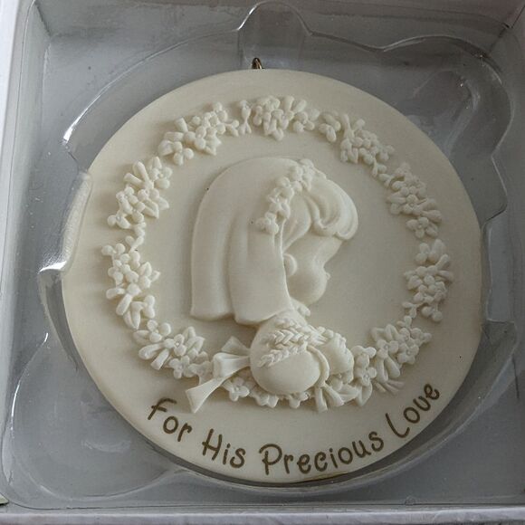 Precious Moments First communion remembrance keepsake medallion Ornament - Picture 3 of 8